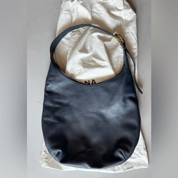 Cuyana Oversized Celestia Bag in Navy Blue - Picture 3 of 16